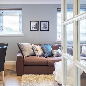  Apartment The Rock View Old Town 2-bedroom Terrace Lift Parking United Kingdom