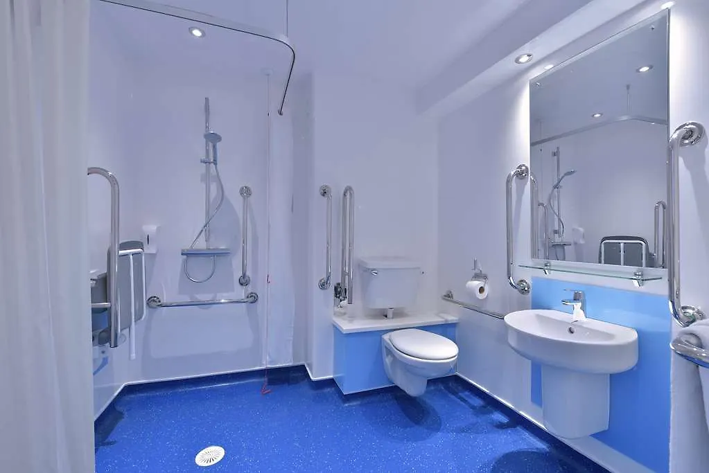 Travelodge Birmingham Sheldon 2*,